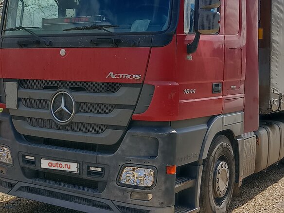 2010 Mercedes-Benz Actros, красный, 3200000 рублей - вид 1