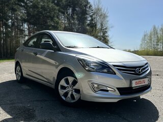 2014 Hyundai Solaris I Рестайлинг, серебристый, 950000 рублей, вид 1