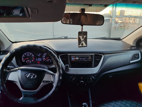 2017 Hyundai Solaris II, серебристый, 790000 рублей - вид 6