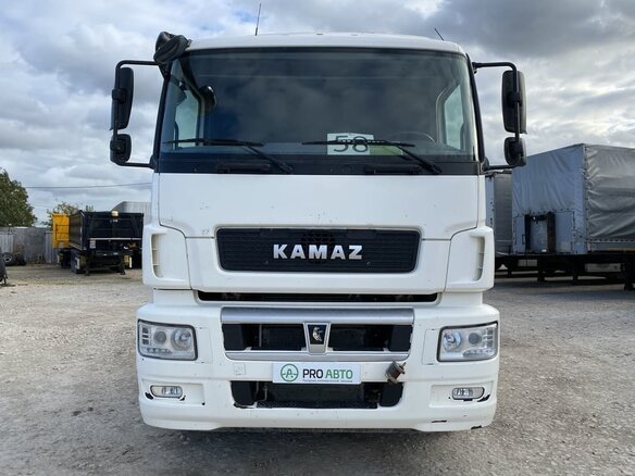 2017 КамАЗ 65206, белый - вид 1