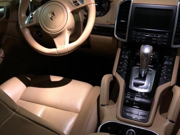 2014 Porsche Cayenne II (958), белый - вид 3