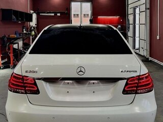 2013 Mercedes-Benz E-Класс 200 IV (W212, S212, C207) Рестайлинг, белый, 1900000 рублей, вид 3