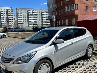 2014 Hyundai Solaris I Рестайлинг, серебристый, 1300000 рублей, вид 2