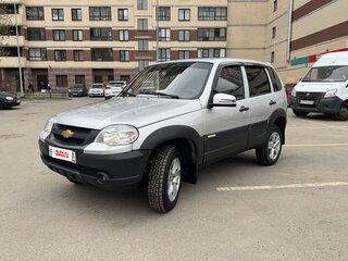 2013 Chevrolet Niva I Рестайлинг, серебристый, 750000 рублей, вид 1