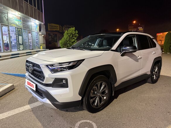 2024 Toyota RAV4 V (XA50), белый, 4800000 рублей