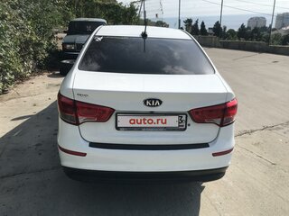 2017 Kia Rio III Рестайлинг, белый, 1100000 рублей, вид 5