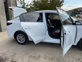 2020 Kia Rio IV, белый, 1550000 рублей, вид 4