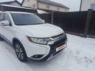 2019 Mitsubishi Outlander III Рестайлинг 3, белый, 2610823 рублей, вид 3