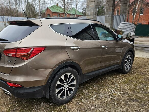 2013 Hyundai Santa Fe III, коричневый, 2050000 рублей - вид 4