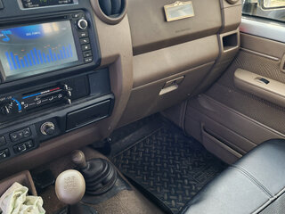2012 Toyota Land Cruiser 76 70 Series Рестайлинг 1, серый, 4100000 рублей, вид 4