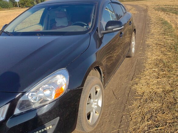 2011 Volvo S60 II, чёрный, 800000 рублей - вид 2