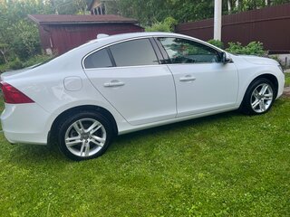 2014 Volvo S60 II Рестайлинг, белый, 1800000 рублей, вид 3