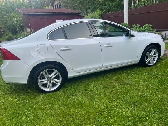 2014 Volvo S60 II Рестайлинг, белый, 1800000 рублей - вид 2