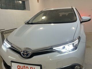 2016 Toyota Auris II Рестайлинг, белый, 1990000 рублей, вид 3