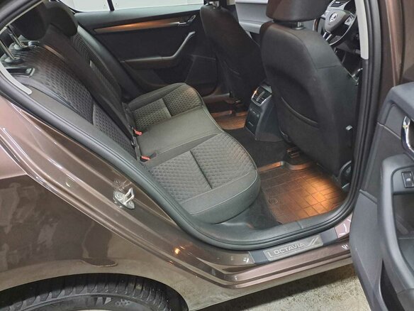 2018 Skoda Octavia III (A7) Рестайлинг, коричневый, 1630000 рублей - вид 23