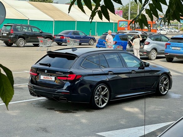 2018 BMW 5 серии M550d xDrive VII (G30/G31/G38), синий, 4880000 рублей - вид 9