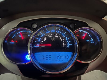 2015 Piaggio Beverly, серебристый, 300000 рублей, вид 4