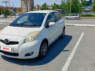 2009 Toyota Vitz II (XP90), белый, 560000 рублей, вид 3