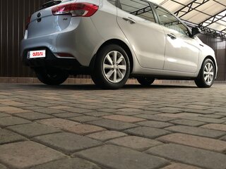 2017 Kia Rio III Рестайлинг, серебристый, 1500000 рублей, вид 5