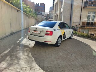 2018 Skoda Octavia III (A7) Рестайлинг, белый, 1280000 рублей, вид 3