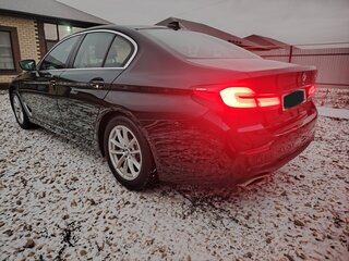 2020 BMW 5 серии 520i VII (G30/G31/G38) Рестайлинг, чёрный, 4190000 рублей, вид 4