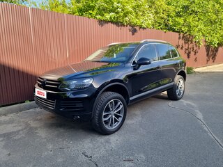 2011 Volkswagen Touareg II, чёрный, 2000000 рублей, вид 2
