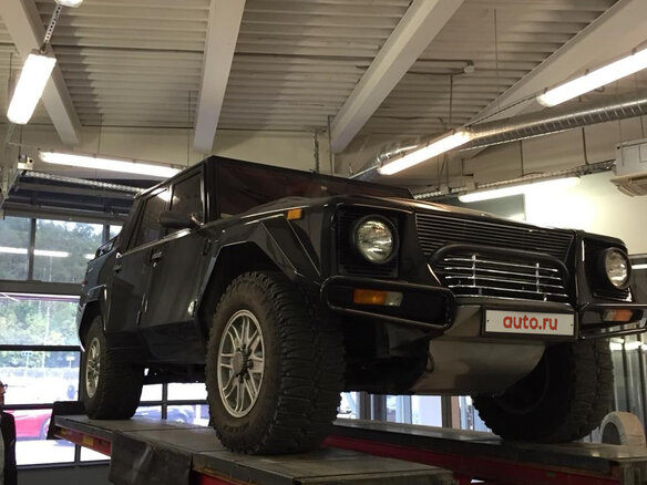 1990 Lamborghini LM002, чёрный - вид 1