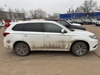 2022 Mitsubishi Outlander III Рестайлинг 3, белый, 3350000 рублей, вид 4