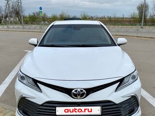 2019 Toyota Camry VIII (XV70), белый, 2000000 рублей, вид 3