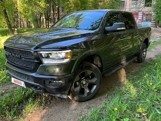 2021 Ram 1500 Crew Cab V, зелёный, 5825553 рублей, вид 1