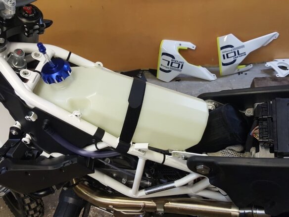 2017 Husqvarna 701 Enduro, белый - вид 15