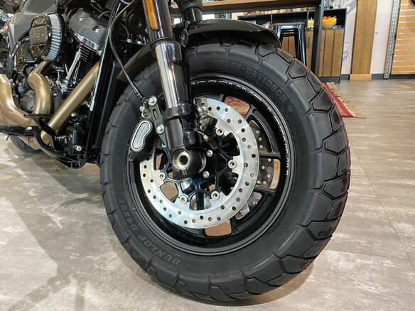 2024 Harley-Davidson Fat Bob, чёрный, 3300000 рублей - вид 2