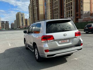 2016 Toyota Land Cruiser 200 Series Рестайлинг 2, серебристый, 6000000 рублей, вид 5