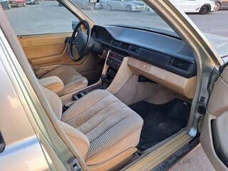 1986 Mercedes-Benz W124 300, серебристый, 255000 рублей, вид 4