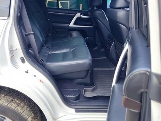 2017 Toyota Land Cruiser 200 Series Рестайлинг 2, белый, 6550000 рублей, вид 5
