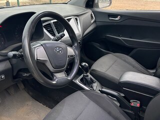2017 Hyundai Solaris II, серебристый, 920000 рублей, вид 5