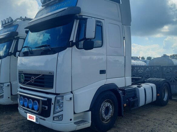 2011 Volvo FH, белый, 4000000 рублей - вид 2