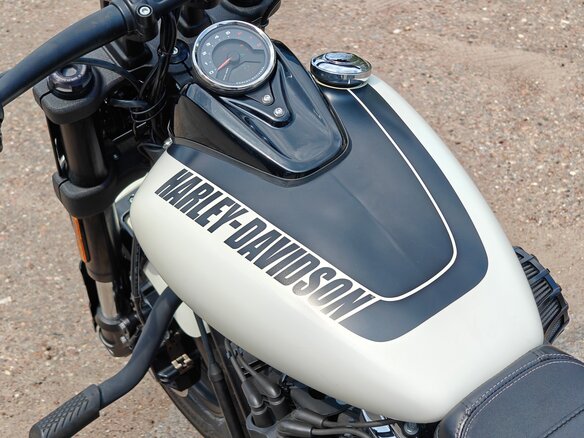 2018 Harley-Davidson Fat Bob, белый, 1800000 рублей - вид 8