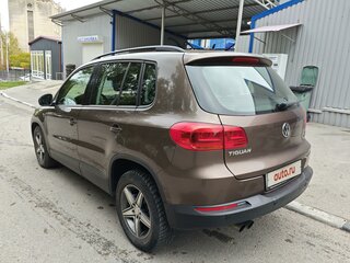 2015 Volkswagen Tiguan I Рестайлинг, коричневый, 1730000 рублей, вид 4