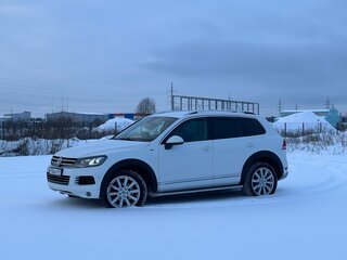 2013 Volkswagen Touareg II, белый, 2599000 рублей, вид 2
