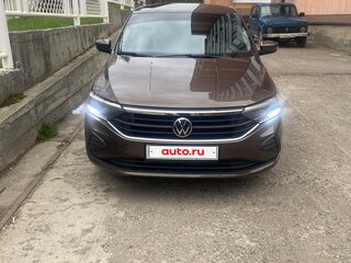 2021 Volkswagen Polo VI, коричневый, 1700000 рублей, вид 3