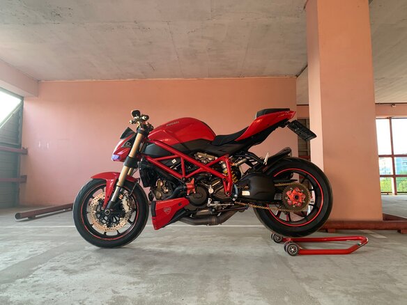 2012 Ducati Streetfighter, красный - вид 2
