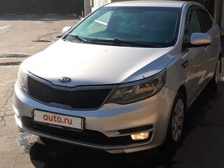 2015 Kia Rio III Рестайлинг, серебристый, 832000 рублей, вид 1