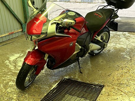 2013 Honda VFR 1200, красный, 900000 рублей, вид 3