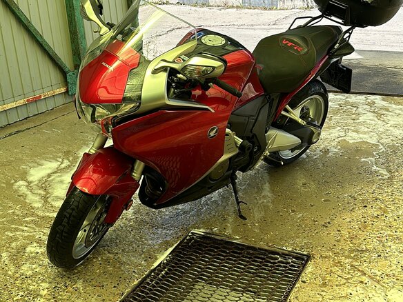 2013 Honda VFR 1200, красный, 900000 рублей - вид 2