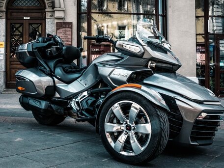 2017 BRP Can-Am Spyder, серебристый, 2500000 рублей, вид 1