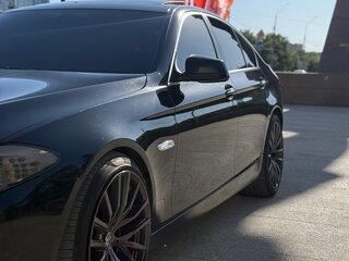 2011 BMW 5 серии 528i VI (F10/F11/F07), чёрный, 1800000 рублей, вид 3