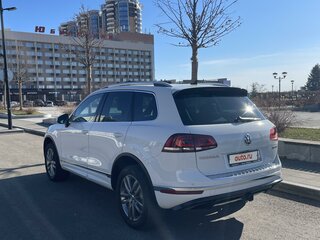 2017 Volkswagen Touareg II Рестайлинг, белый, 3700000 рублей, вид 3