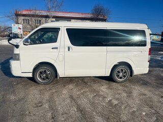 2005 Toyota HiAce H200, белый, 2450000 рублей, вид 5