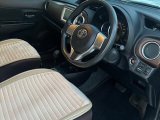 2013 Toyota Vitz III (XP130), чёрный, 860000 рублей, вид 4